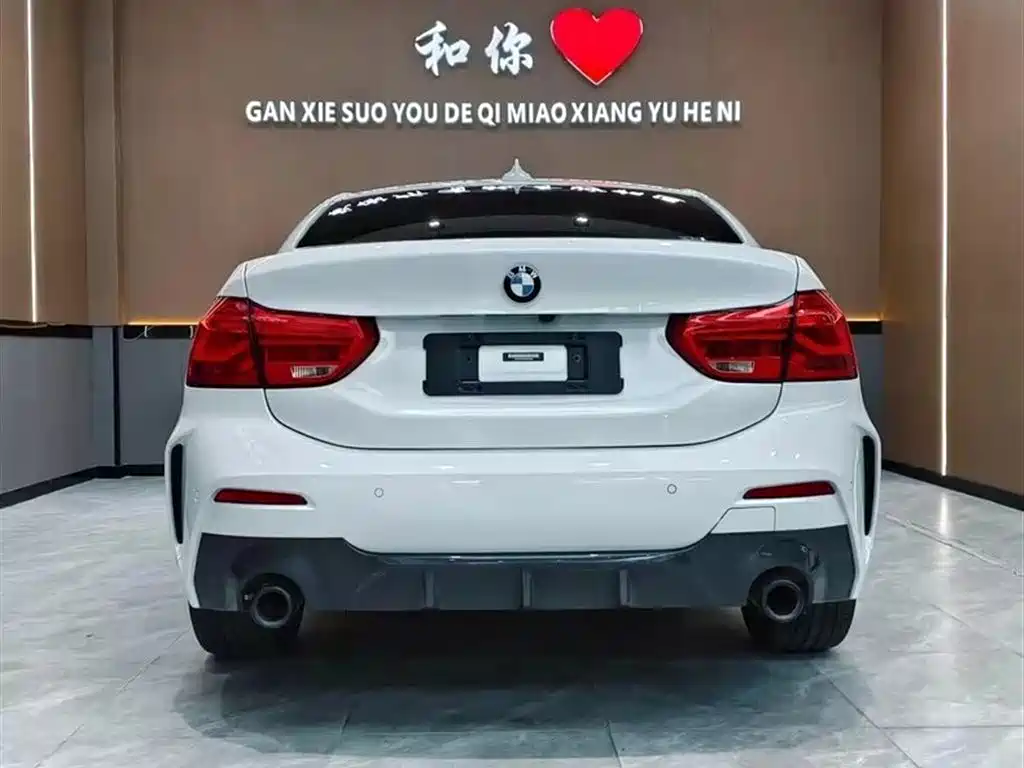 BMW 1 Series 2021 120i M Sport Shadow Edition фото 8