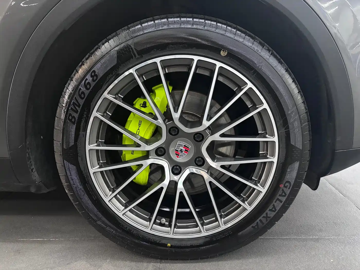 Porsche Cayenne New Energy 2022 Cayenne E-Hybrid 2.0T Platinum Edition фото 8