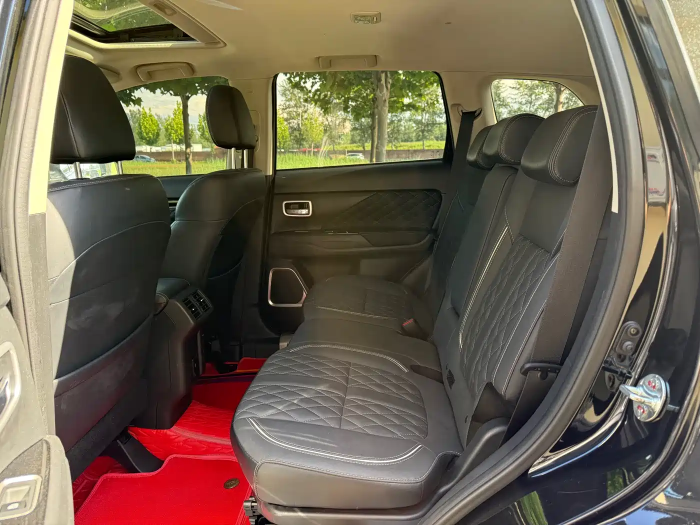 MITSUBISHI OUTLANDER