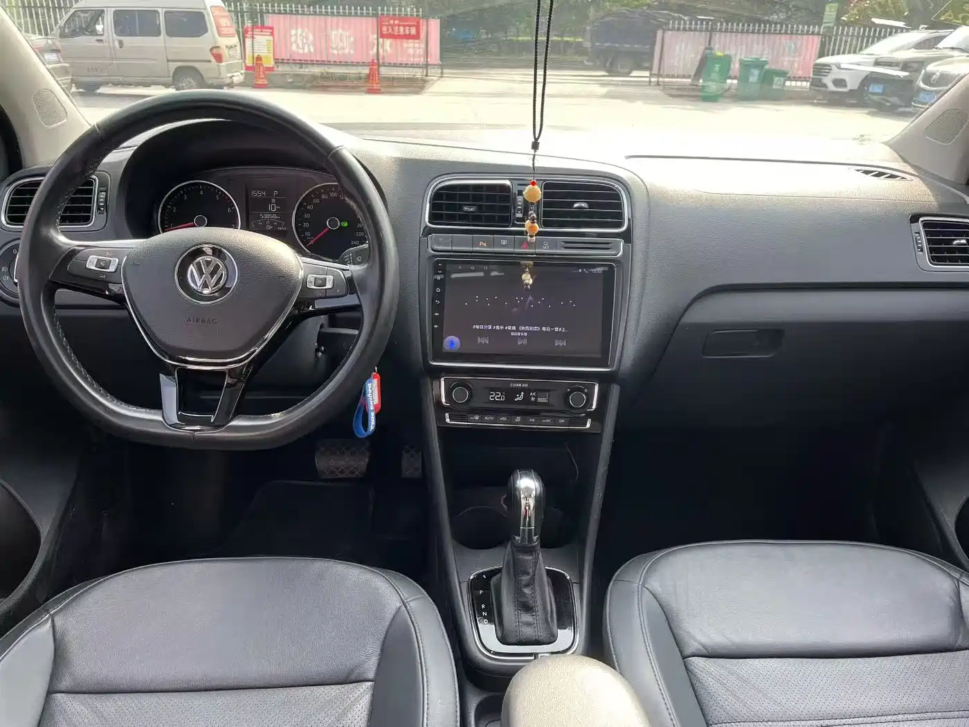 Volkswagen Polo 2016 1.6L Automatic Luxury фото 4