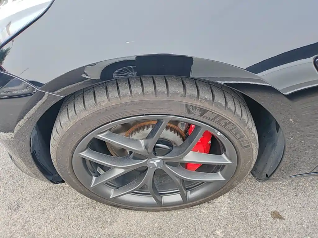 Фото 23 - Tesla Model 3