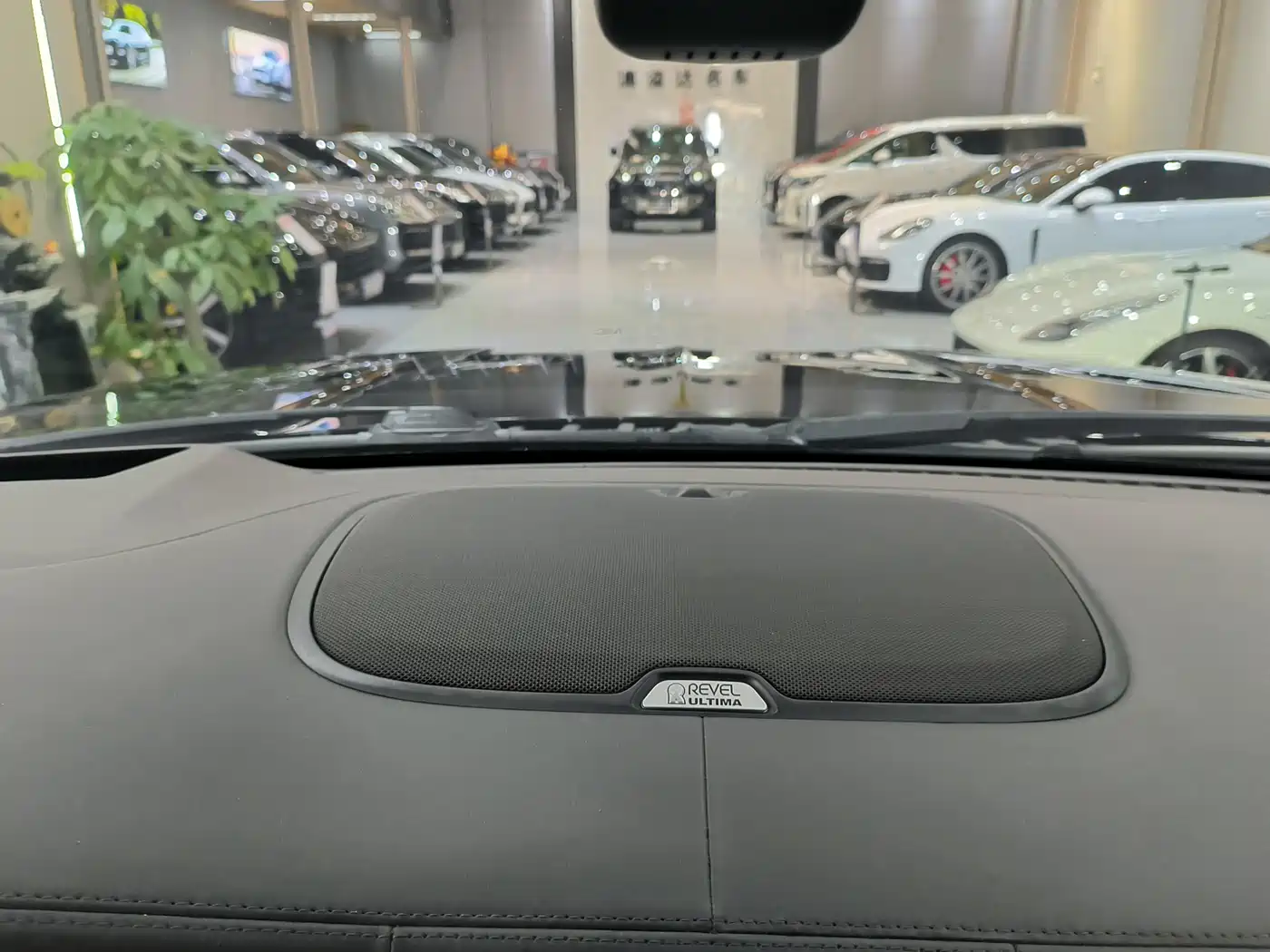 Фото 22 - Lincoln Navigator