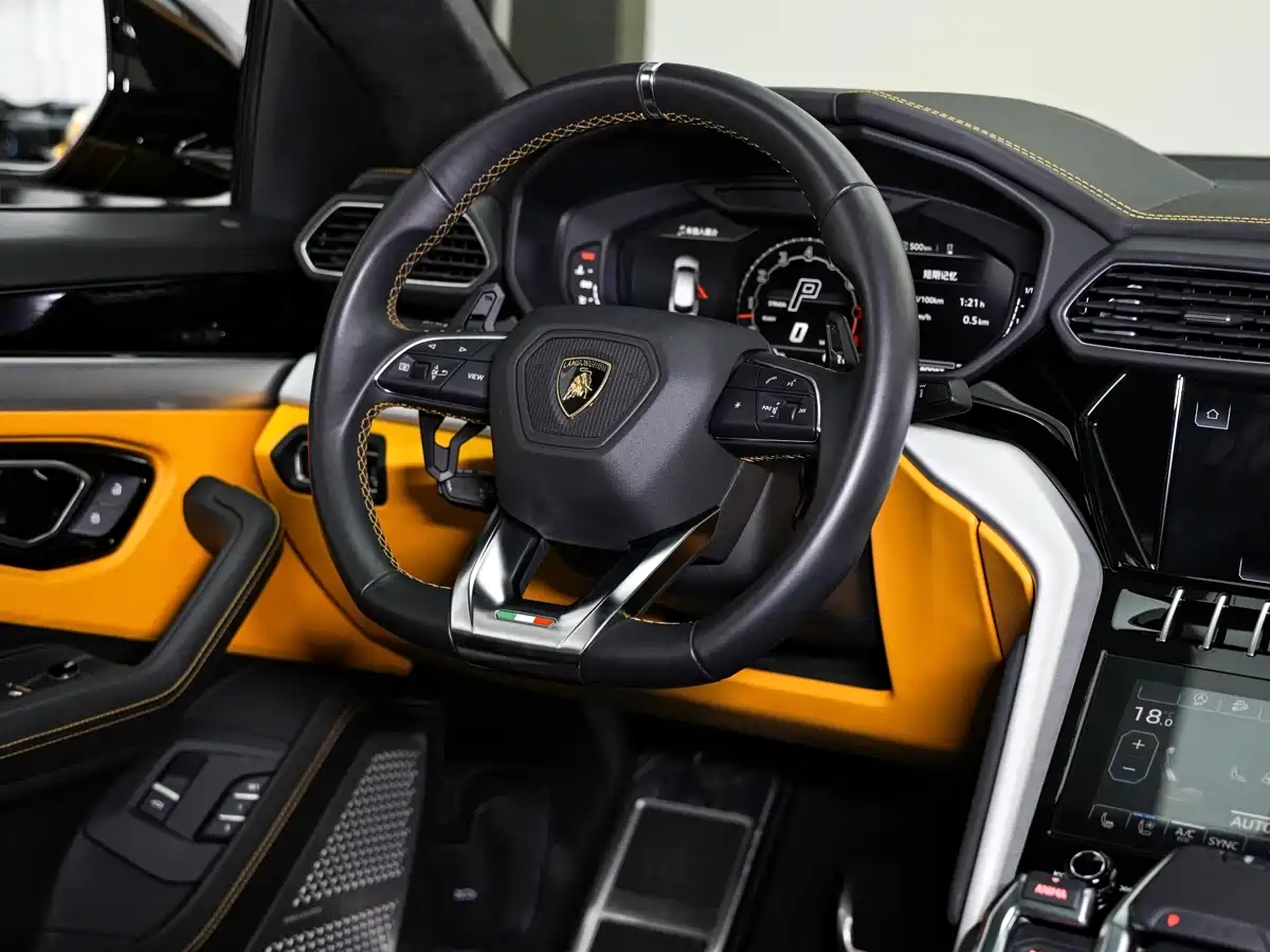 Фото 21 - Lamborghini Urus