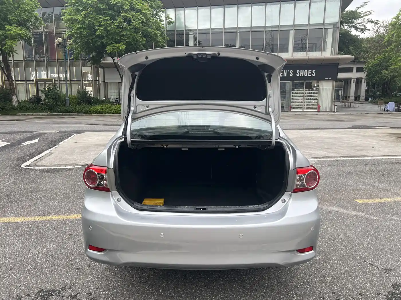 Toyota Corolla 2011 1.8L CVT GL-i фото 13