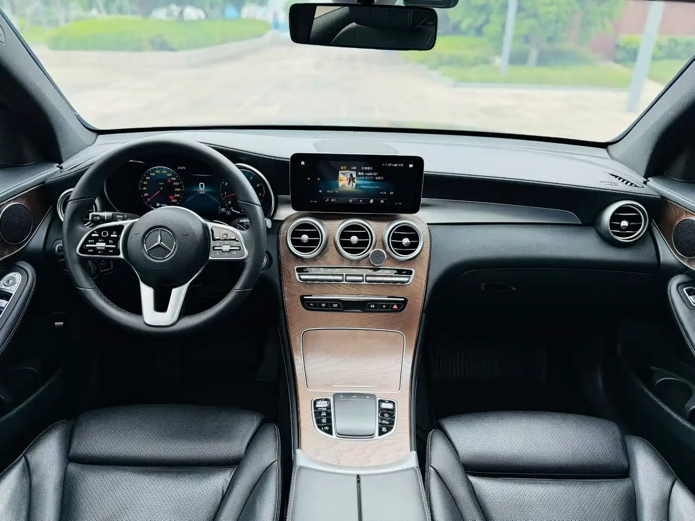 Mercedes-Benz GLC 2020 GLC 260 L 4MATIC Luxury фото 3