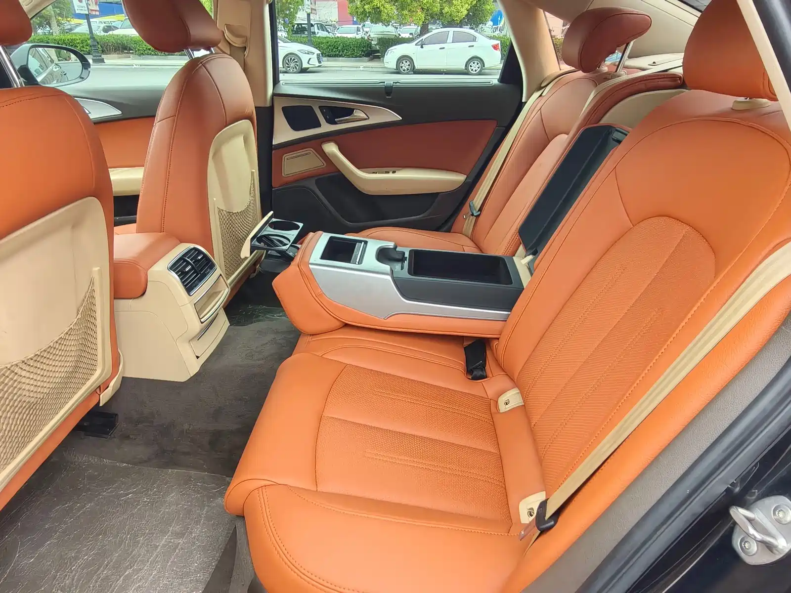 Фото 19 - Audi A6L