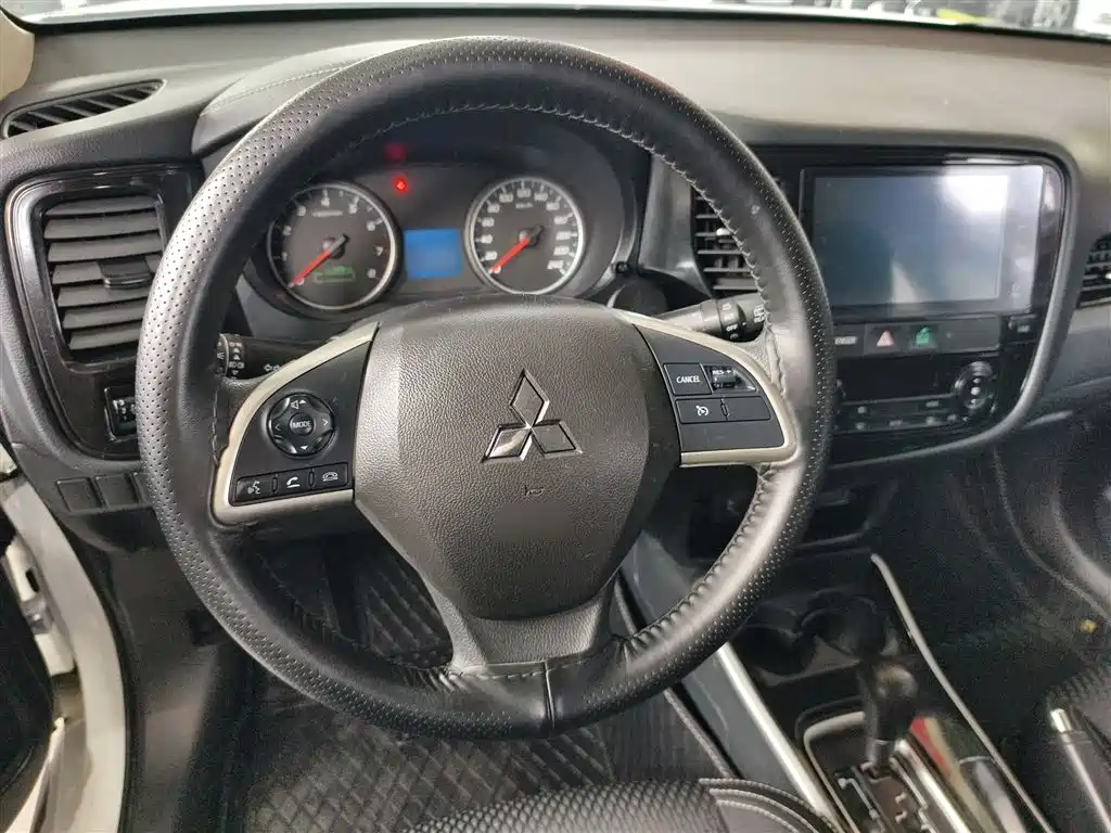 Mitsubishi Outlander 2021 Facelift 2.0L 2WD Comfort Edition 5-Seater фото 5
