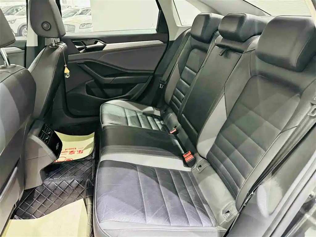 Volkswagen Sagitar 2021 280TSI DSG 30th Anniversary Edition фото 19