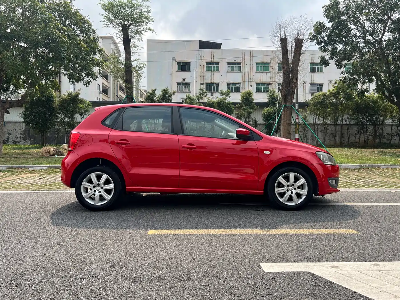 Volkswagen Polo 2013 1.6L Automatic Comfort Edition фото 5
