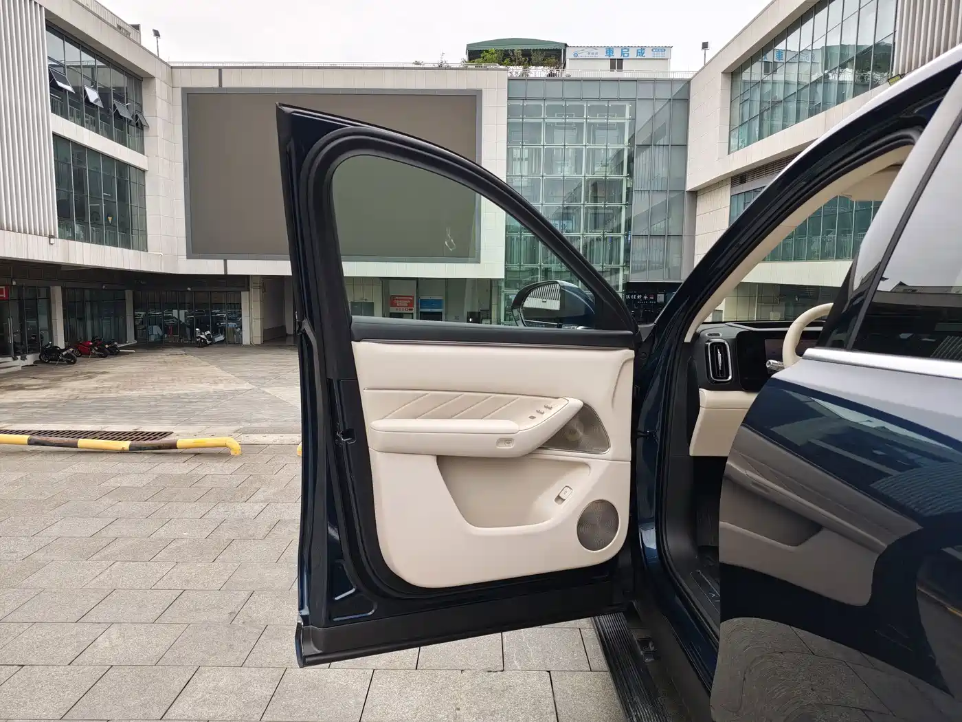 Aito AITO M8 2025 2025 Model Extended Range Max+ Edition 53.4kWh 6-Seater