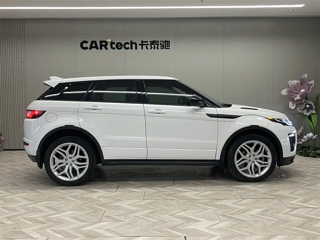 Land Rover Range Rover Evoque 2018 240PS HSE DYNAMIC Drive Edition фото 4