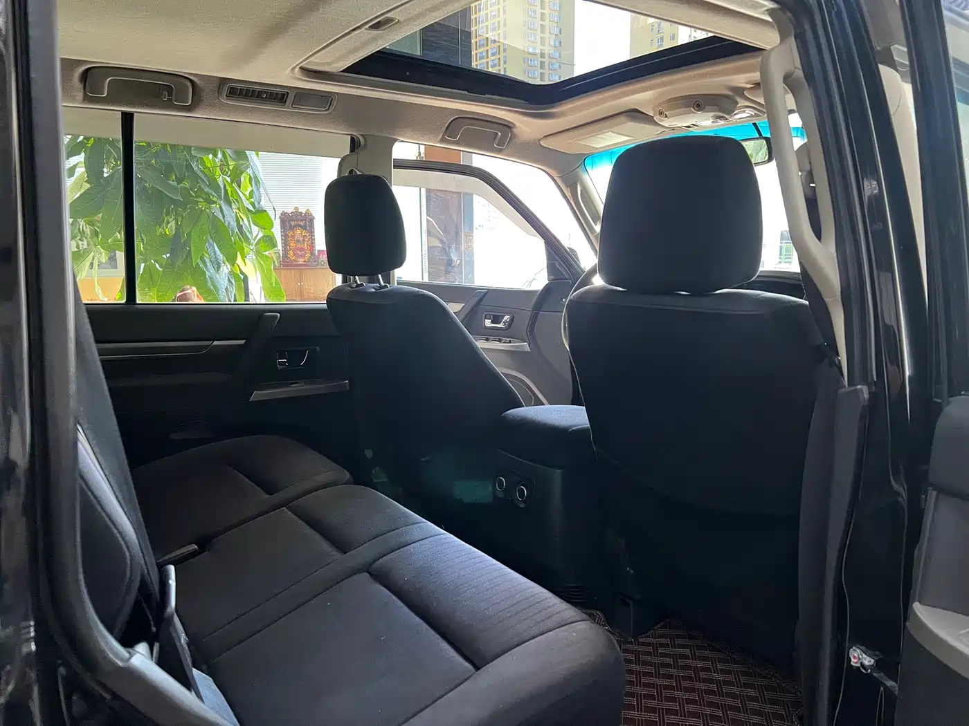 Mitsubishi Pajero (Import) 2015 3.0L Automatic Luxury Edition China V фото 5