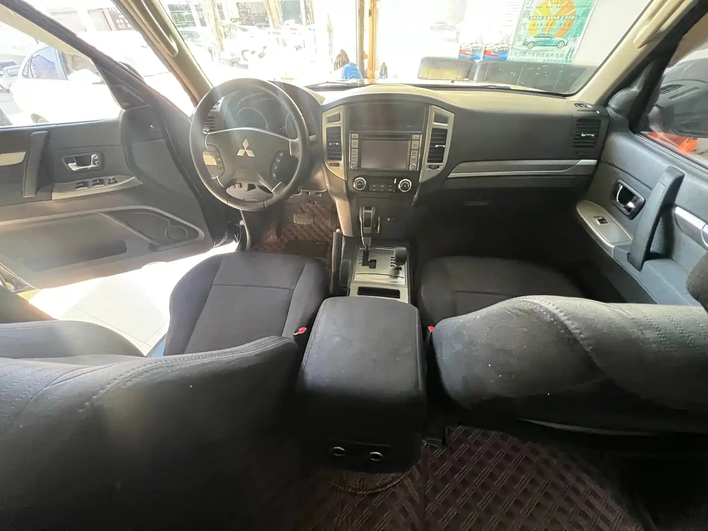 Mitsubishi Pajero (Import) 2015 3.0L Automatic Luxury Edition China V фото 6