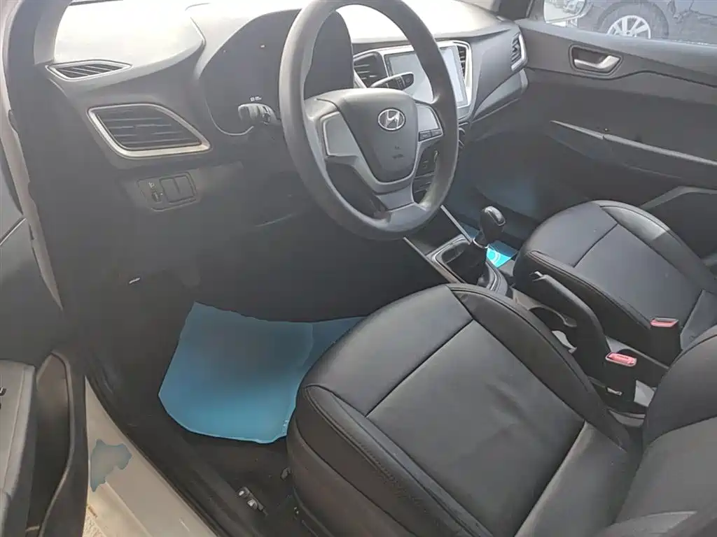 Hyundai Verna 2016 1.4L Manual Cool Edition GLS фото 16