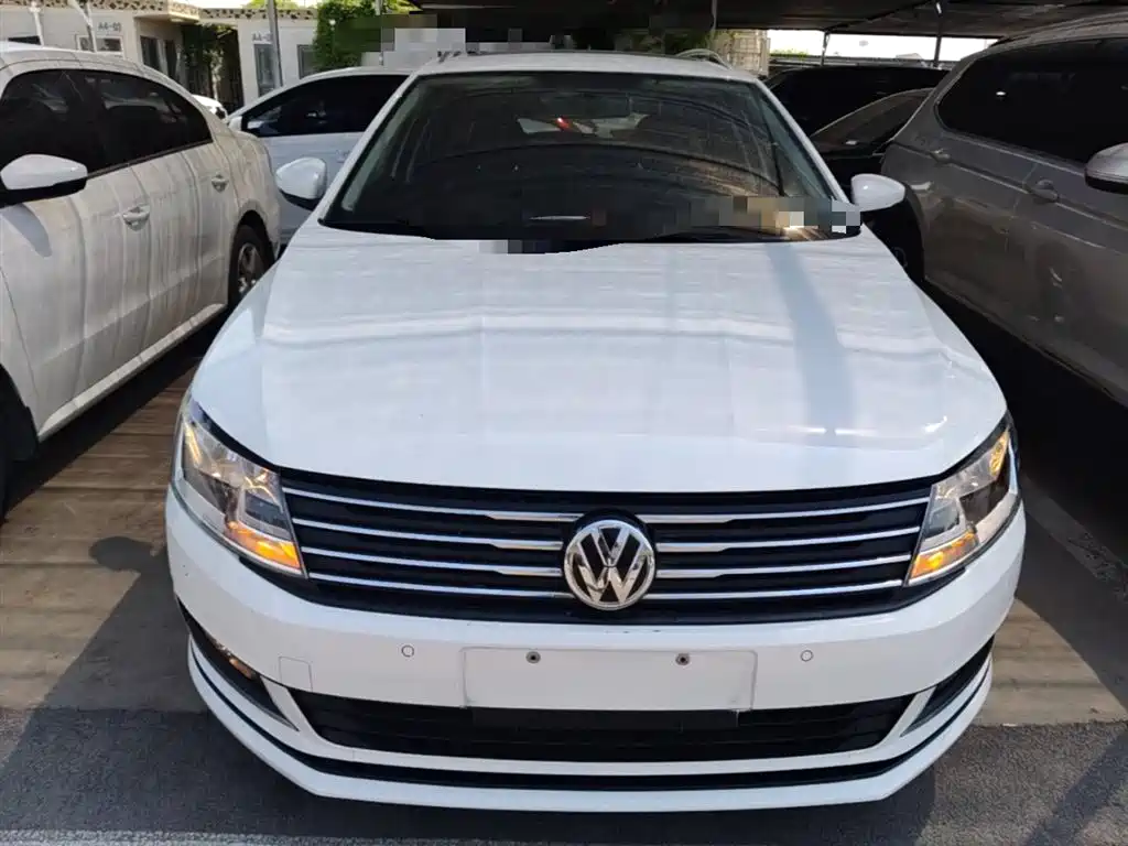 Volkswagen Lavida Tour 2015 1.6L Automatic Comfort Edition фото 3