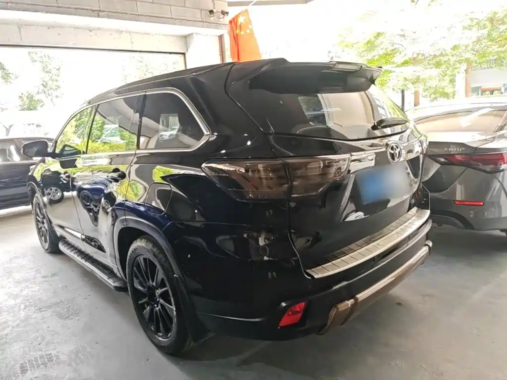 Photo 5 - Toyota Highlander