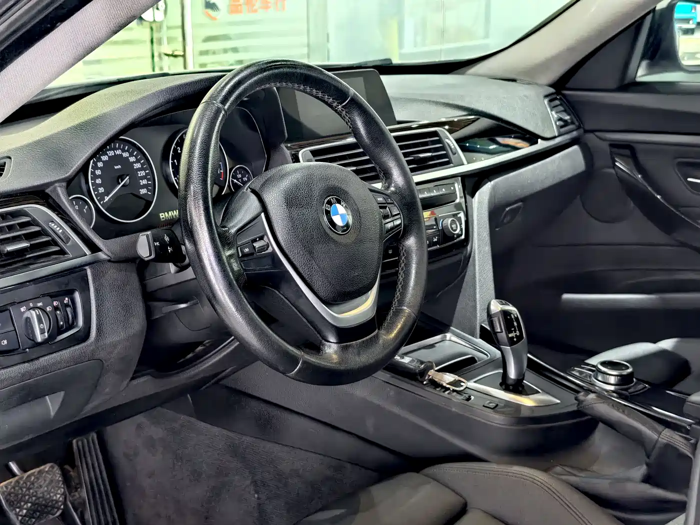 BMW 3 Series GT 2019 320i Fashion Model фото 9