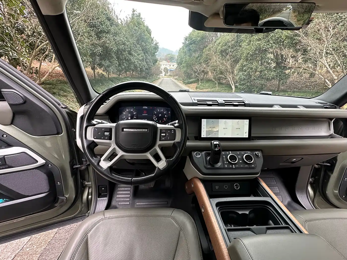 Land Rover Defender 2020 Model 110 P400 HSE фото 8