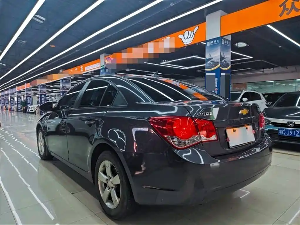 Chevrolet Cruze 2013 Model 1.8L SX AT фото 9