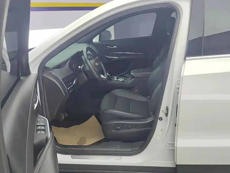 Cadillac XT4 2023 2022 28T FWD Style