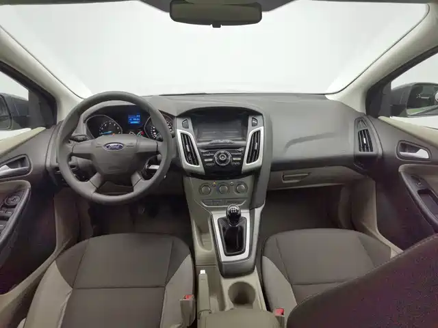 Ford Focus 2012 Sedan 1.6L Manual Comfort — фото 5