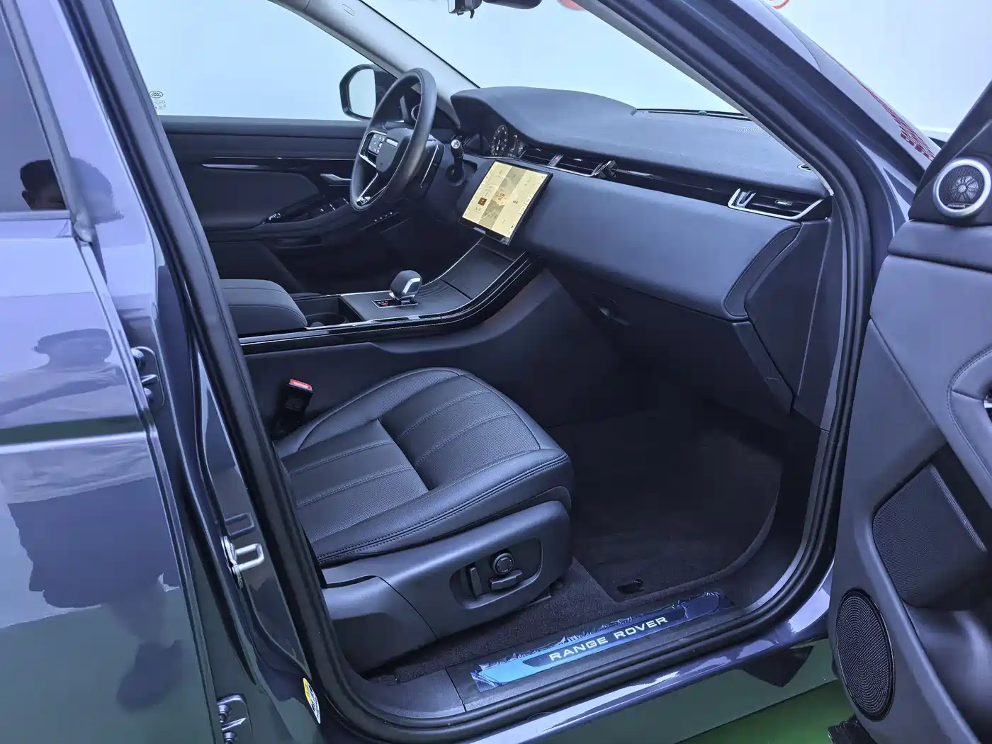 Land Rover Range Rover Evoque 2024 Range Rover Evoque L 249PS Light Master Edition фото 16