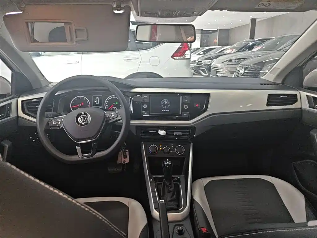 Volkswagen Polo 2019 Plus 1.5L Automatic Colorful Tech Edition фото 10