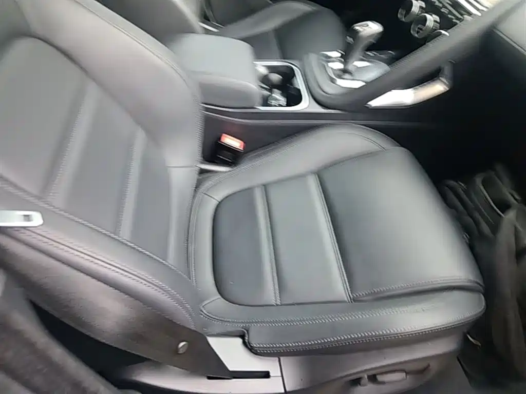 Фото 25 - Jaguar E-PACE