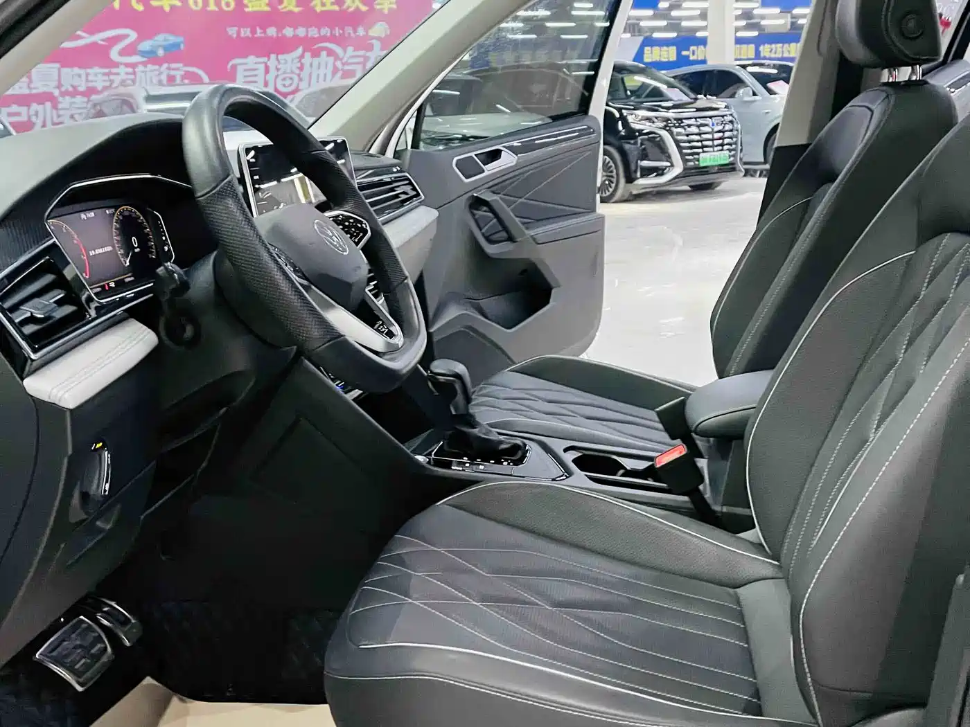 Volkswagen Tiguan L 2022 330TSI Auto 2WD R-Line Premium Edition фото 7