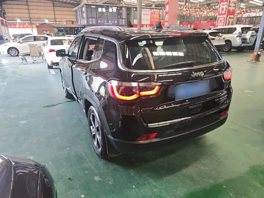 Фото 5 - Jeep Compass