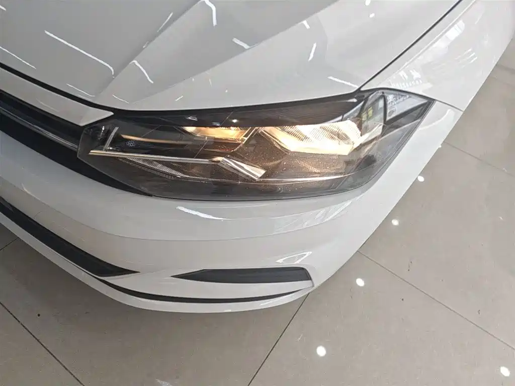 Volkswagen Polo 2019 Plus 1.5L Automatic Colorful Tech Edition фото 24
