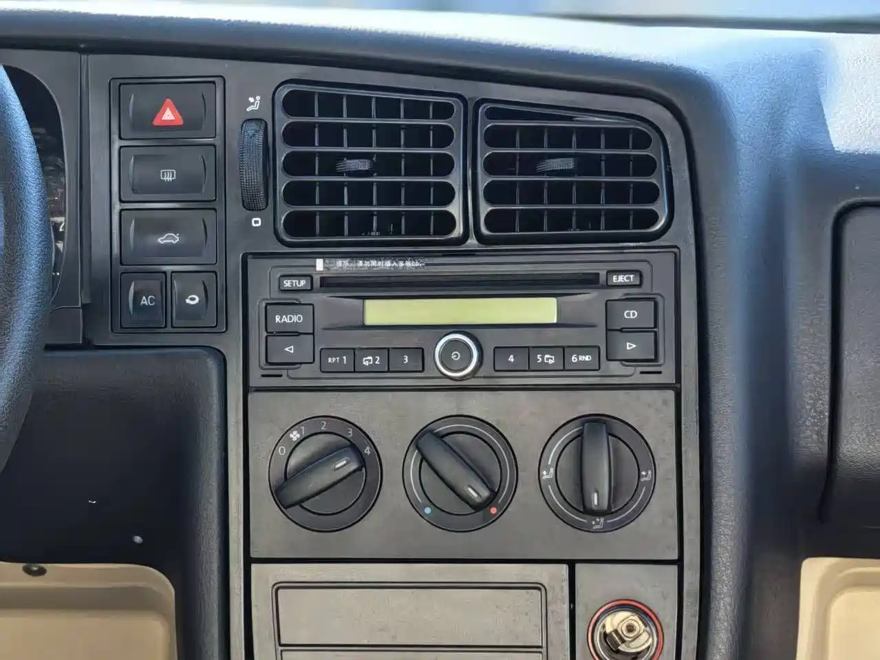 Volkswagen Jetta 2012 1.6L Avant-garde фото 7