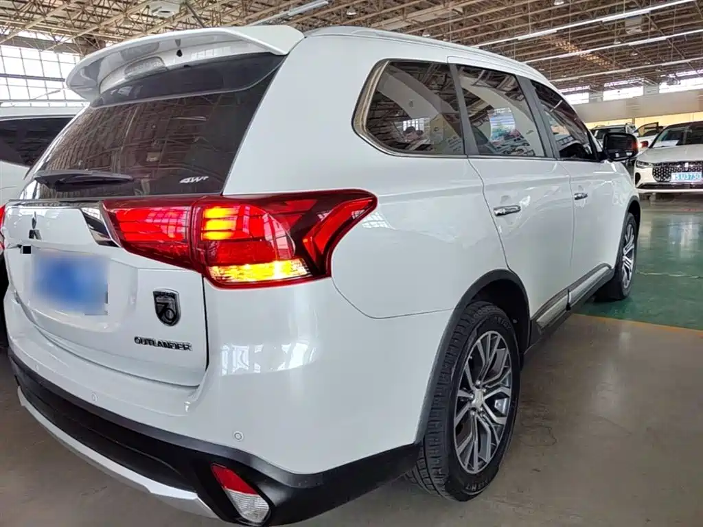 Mitsubishi Outlander 2016 2.4L 4WD Elite Edition 5-seater фото 7