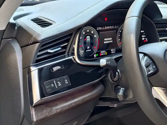 Audi Q7 2023 55 TFSI quattro S line Sport — фото 5