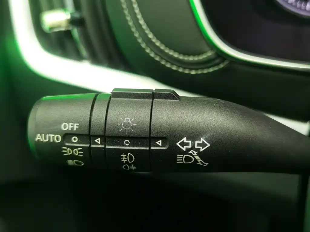 Roewe RX5 2016 2016 30T 2WD Automatic Internet Smart Edition