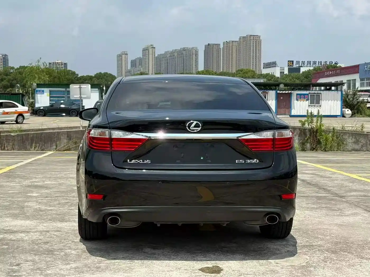 Фото 8 - Lexus ES