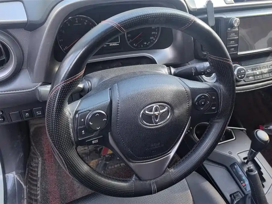 Toyota RAV4 Rongfang 2019 2.0L CVT 2WD Trend X Limited Edition China V фото 15