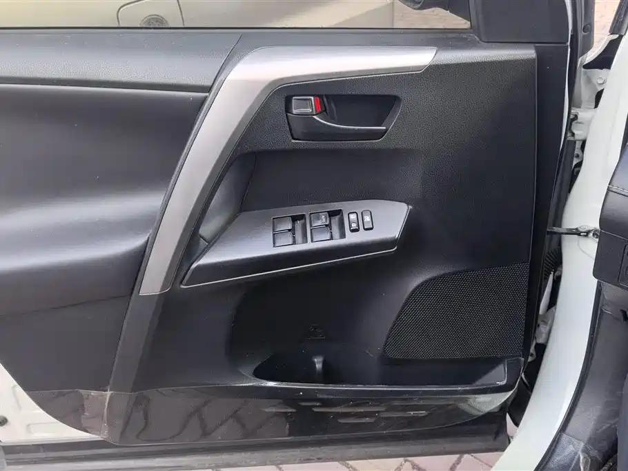 Toyota RAV4 Rongfang 2019 2.0L CVT 2WD Trend X Limited Edition China V фото 7