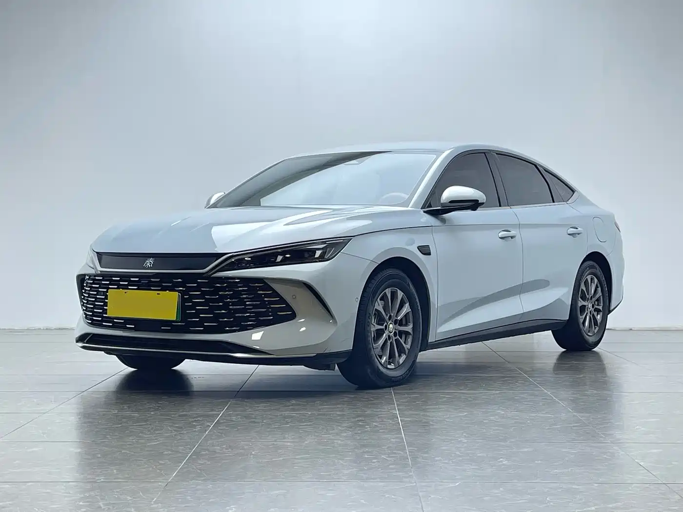 BYD Qin L 2025 DM-i Smart Drive Edition 80KM Leading