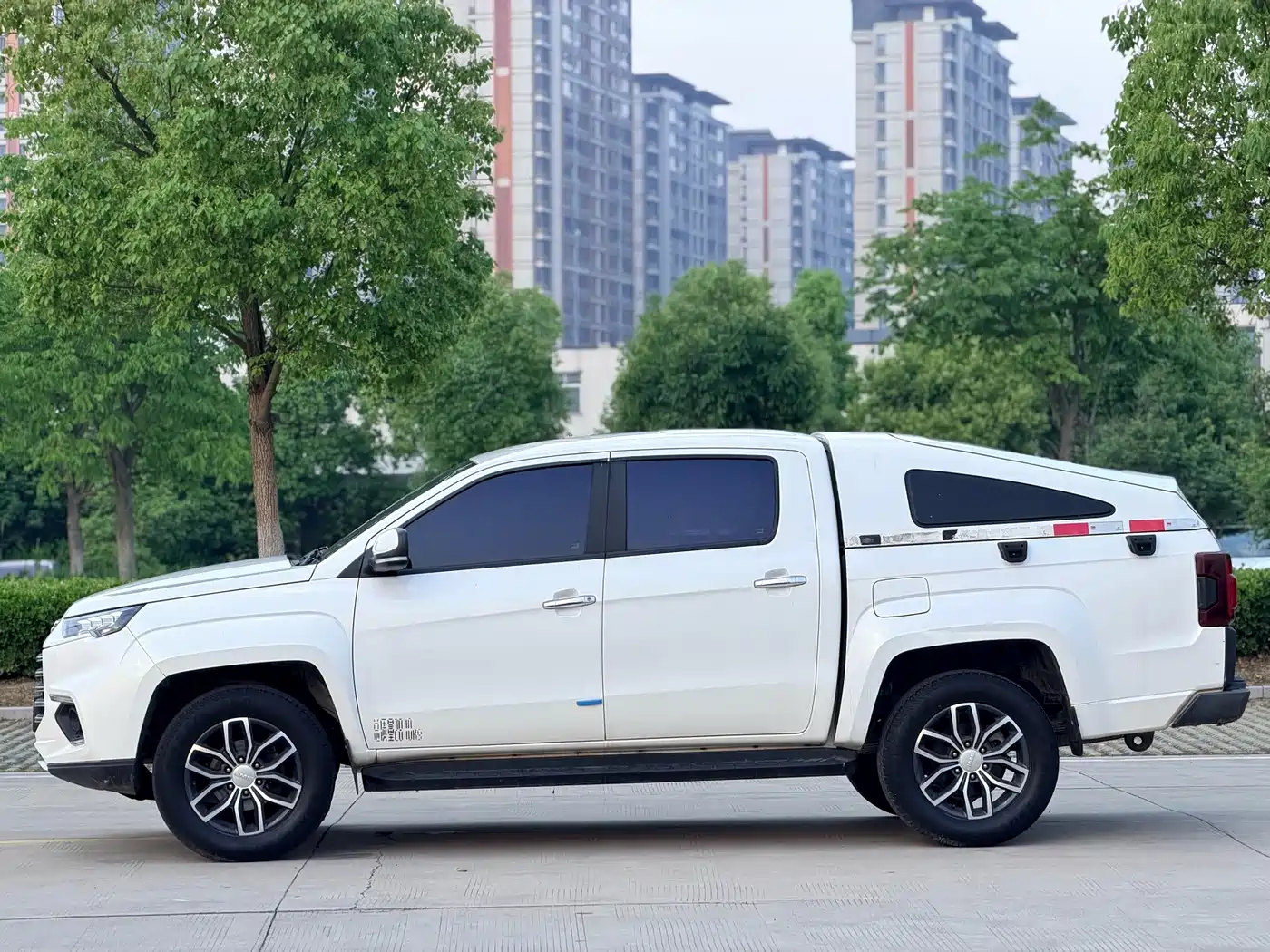 Jiangling Yuhu 9 2020 2019 2.0T Manual Gasoline 4WD Comfort
