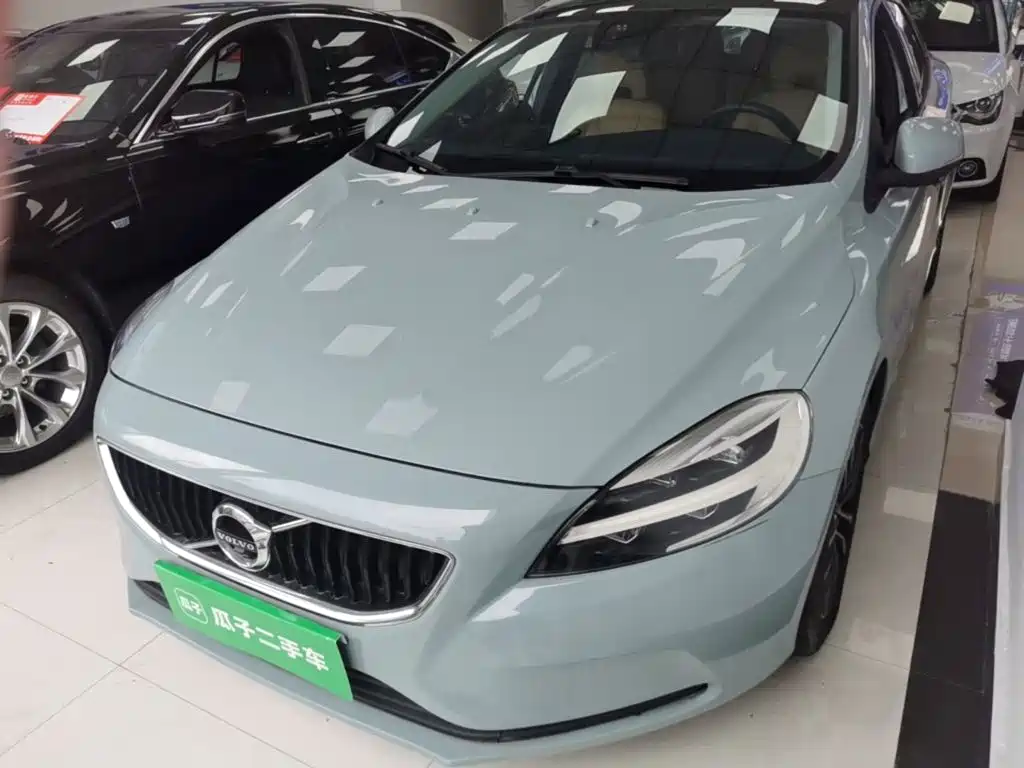 Фото 2 - Volvo V40