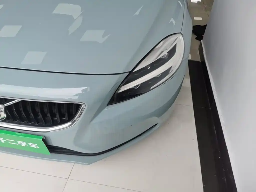 Фото 24 - Volvo V40