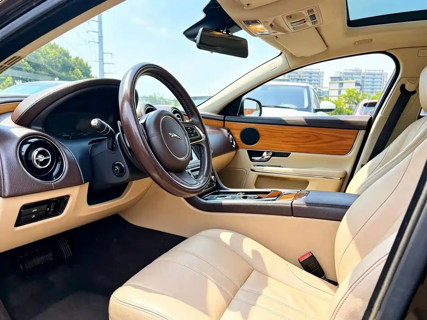 Jaguar XJ 2013 XJL 2.0T Panorama Business Edition фото 9