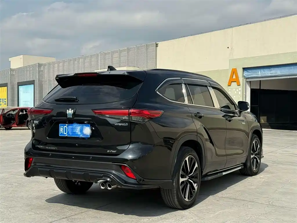 Toyota Crown Kluger 2021 2.5L HEV 4WD Luxury фото 6