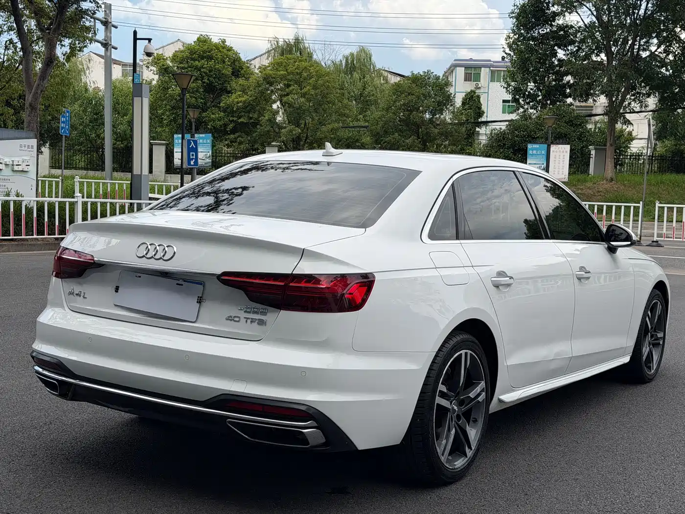 Photo 7 - Audi A4L