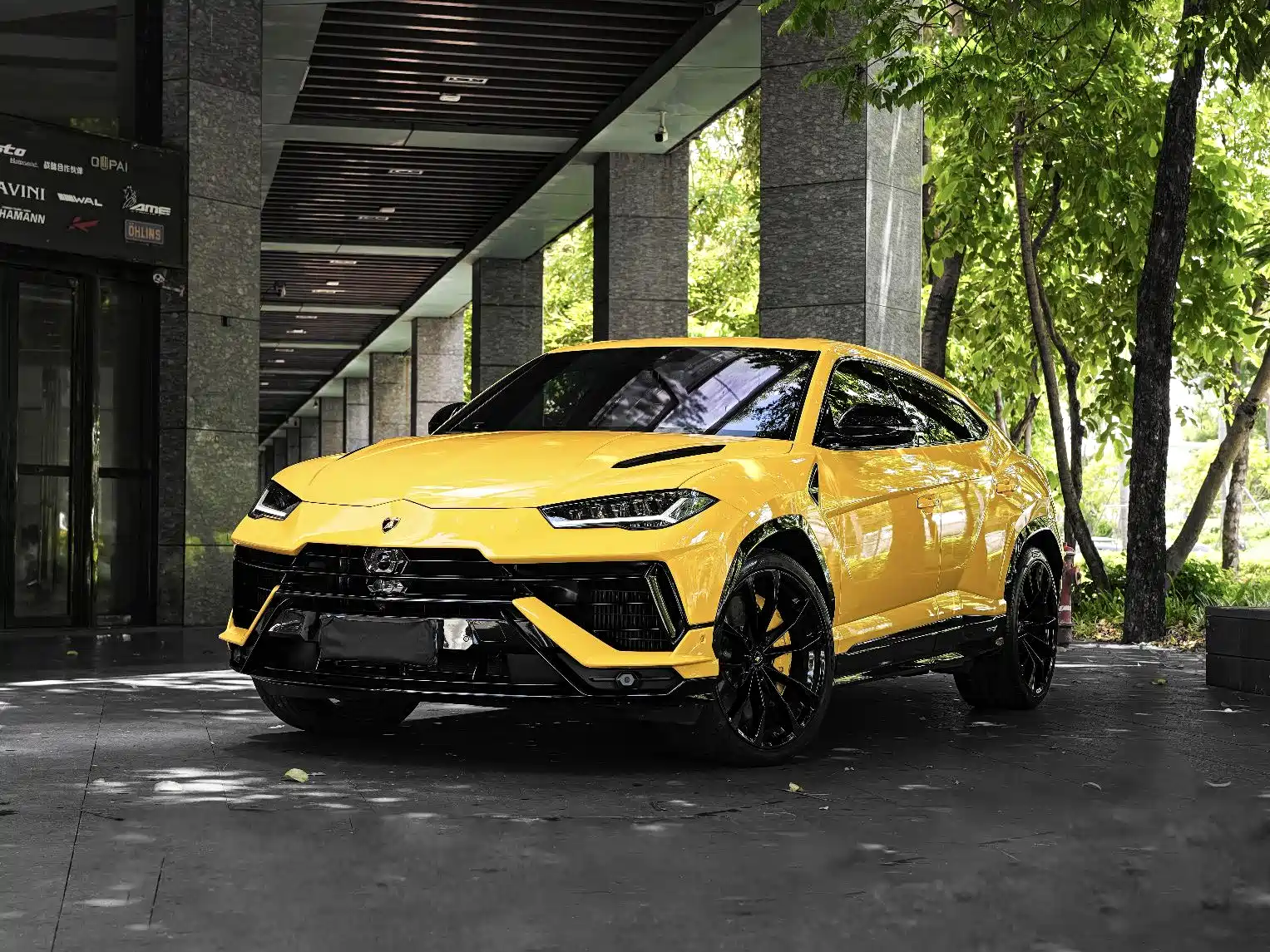 Фото 1 - Lamborghini Urus