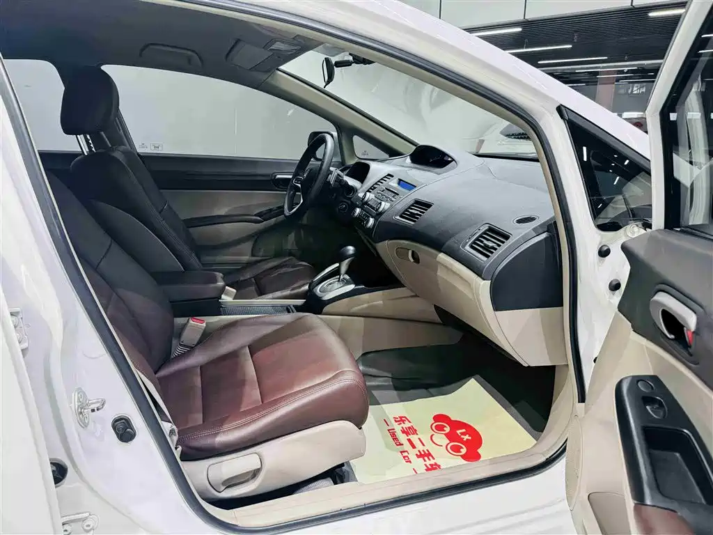 Фото 24 - Honda Civic