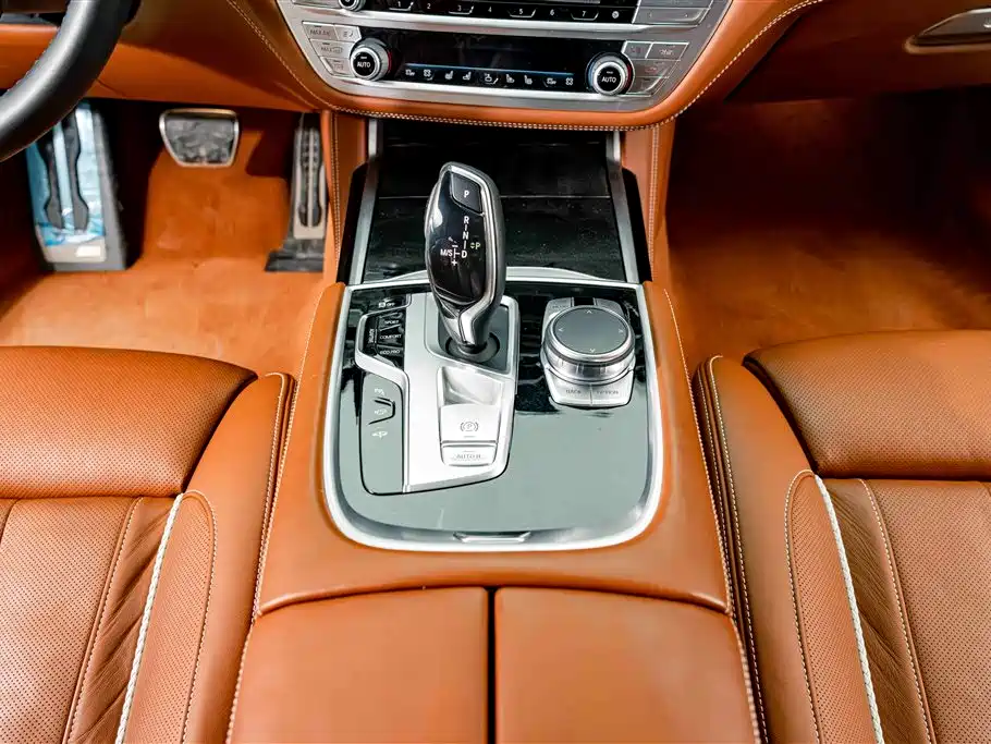 BMW 7 Series 2018 740Li xDrive Premium Type M Sport Package фото 15