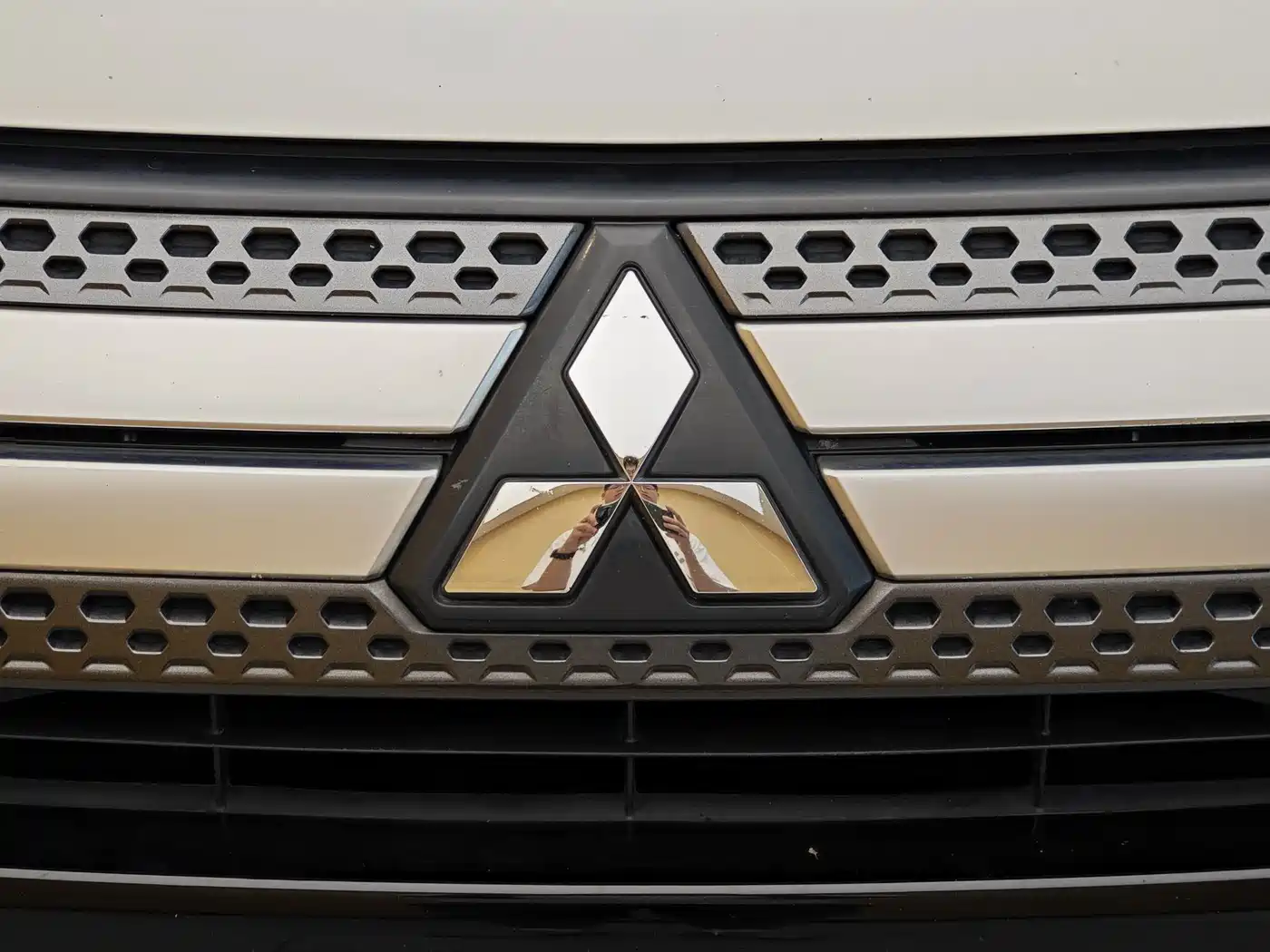 Mitsubishi Outlander 2019 2.4L 4WD Deluxe Edition 5-Seater China VI фото 3