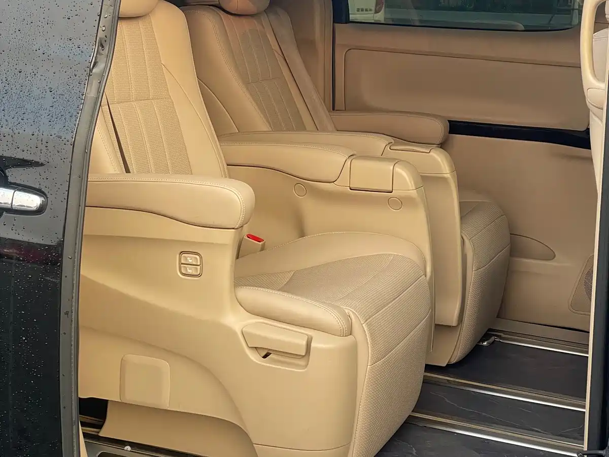 Toyota Alphard 2011 3.5L Luxury Edition фото 5